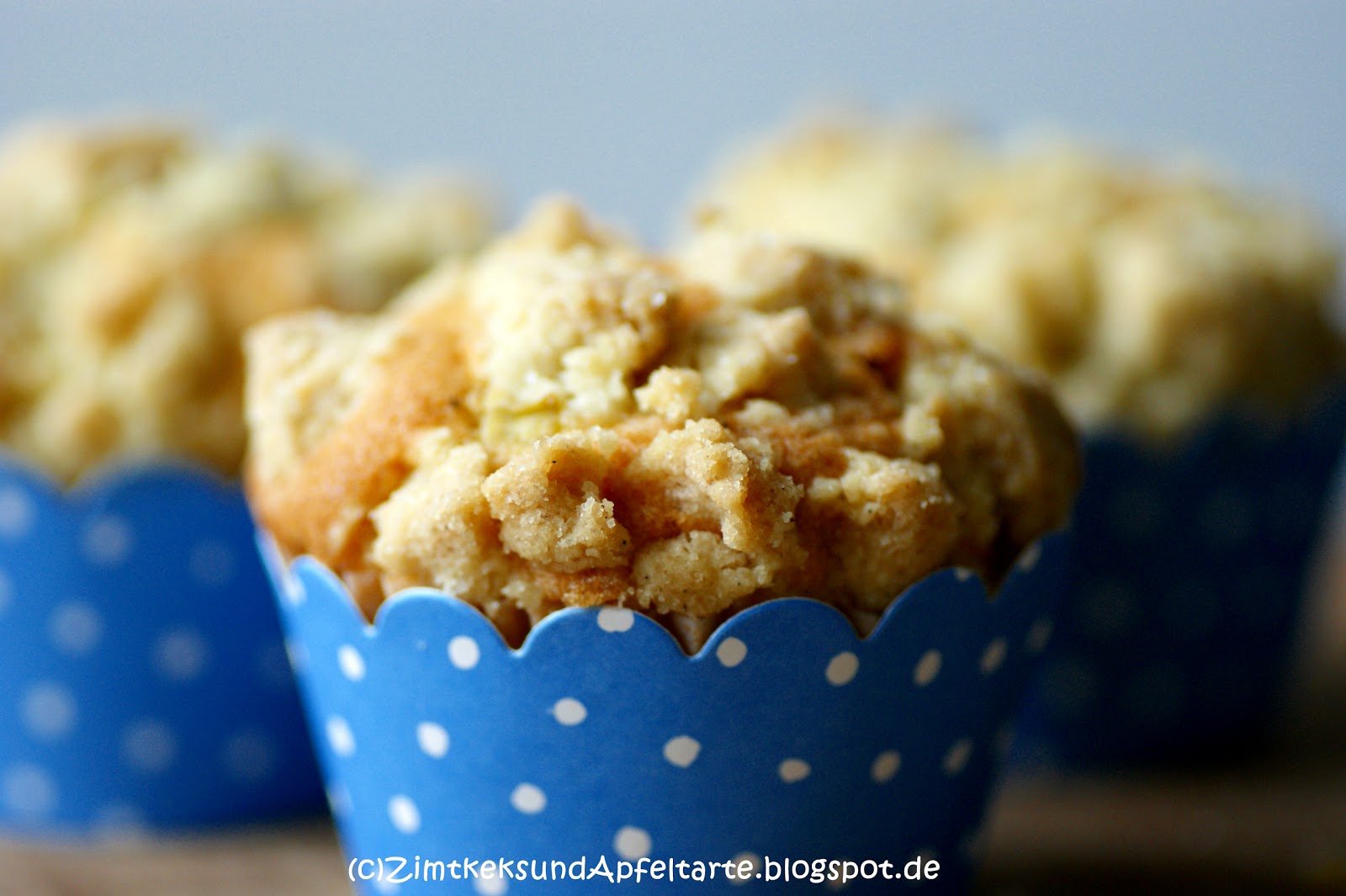 Zimtkeks und Apfeltarte: Rhabarber-Muffins mit Vanillestreuseln