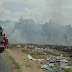 Corpo de Bombeiros são acionados para combater fogo em terreno baldio no centro de Cajazeiras