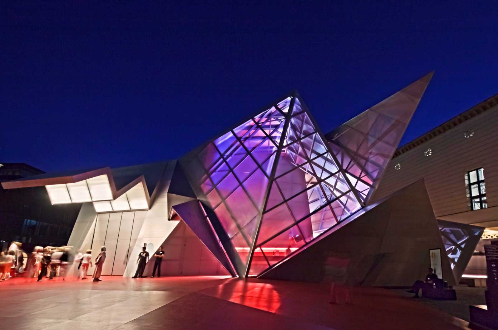 Павильон 21 mini opera space. Боковая панель вкладок. Функции браузера опера. New tab opera. Браузер опера пространства.