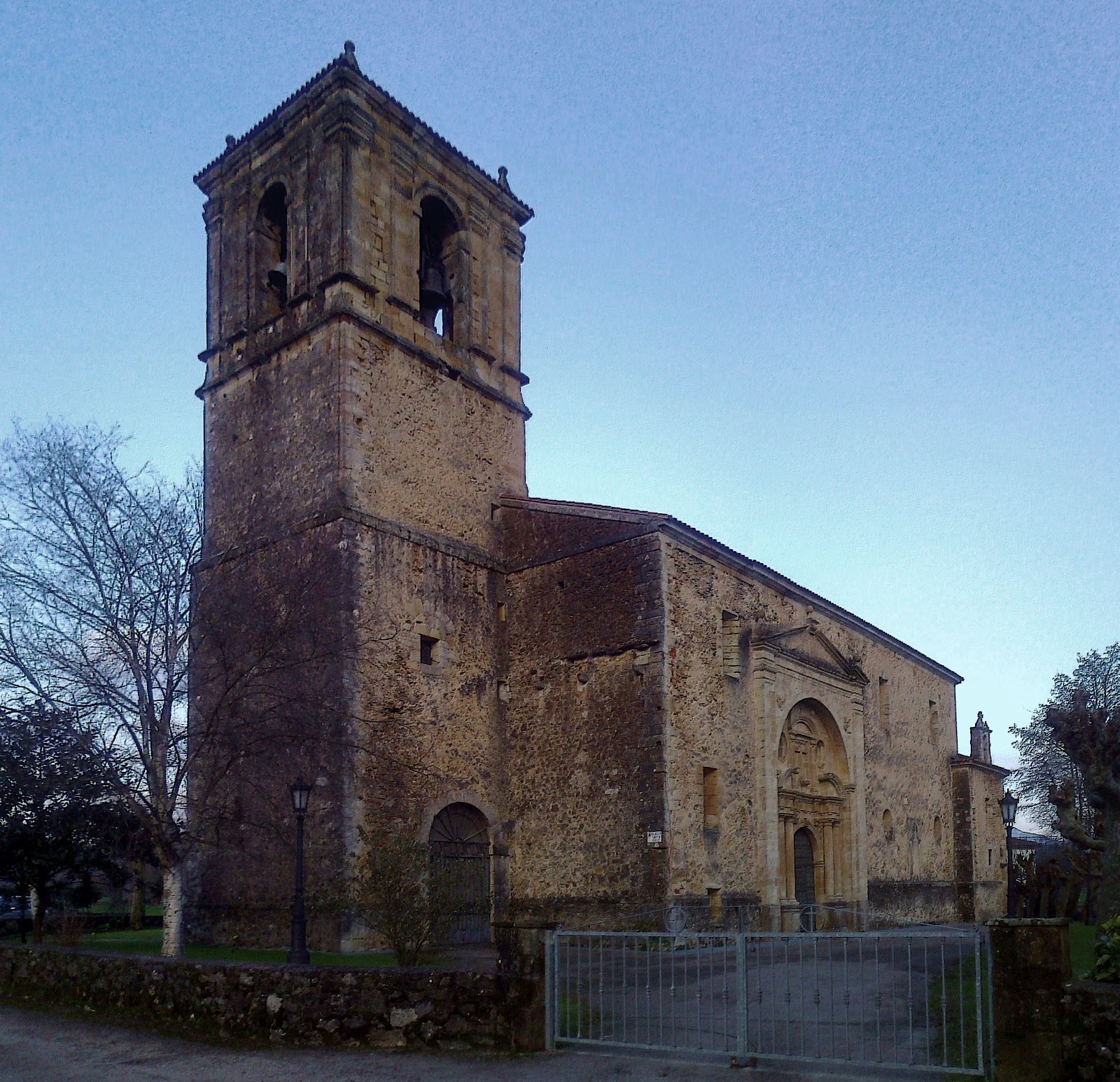 Foto de Iglesia de Santa Cruz en Escalante, Cantabria