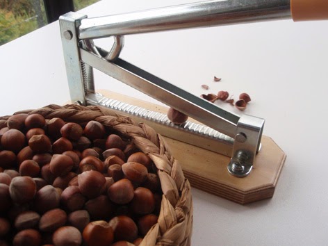 utensilio para cascar frutos secos