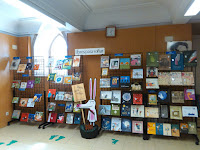 "Libros para soñar": a expo itinerante de obras de Kalandraka xa está en Santa Cruz!!! https://photos.app.goo.gl/nKoCIHqUFaEvSHBH2
