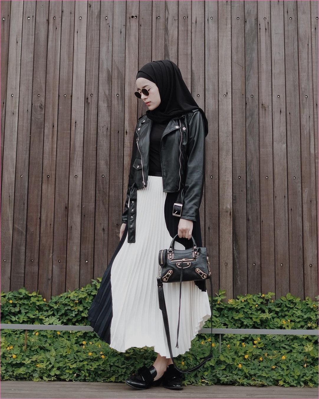 Outfit Rok Untuk Hijabers Ala Selebgram 2018 loafers and slip ons flatshoes ciput rajut hijab pashmina diamond kacamata bulat jaket kulit mangset slingabags hitam broomstick skirt krem muda ootd trendy Outfit Rok Untuk Hijabers Ala Selebgram 2018 loafers and slip ons flatshoes ciput rajut hijab pashmina diamond kacamata bulat jaket kulit mangset slingabags hitam broomstick skirt krem muda ootd trendy