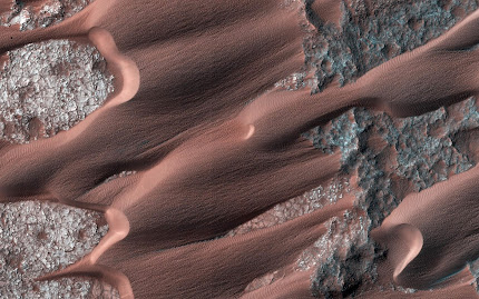 A LOOK AT  THE DUNES OF MARS