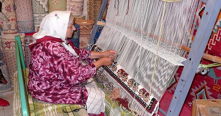 بحث حول الحرف التقليدية اليدوية بالانجليزية