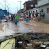 Moradores do Mutange interditam via após enxurrada de lamas invadir casas