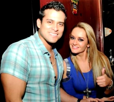 Jeannine Gonzales y Christian Domínguez Foto de Jeannine Gonzales posando con Christian Domínguez