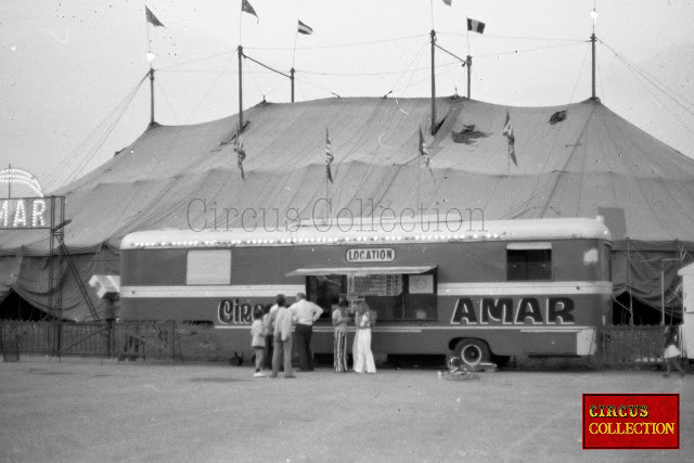 Roulotte caisse du Cirque Français  Amar 1972