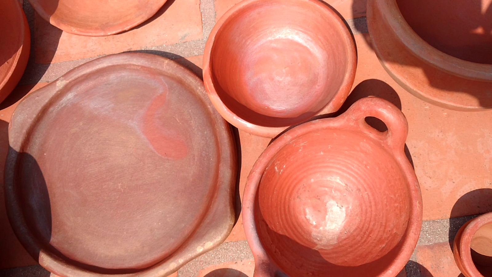 HOW TO USE CLAY POTS IN COOKING/FIRST TIME USING MUD POTS IN COOKING