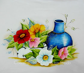 pintura em tecido moringa azul com flores do campo