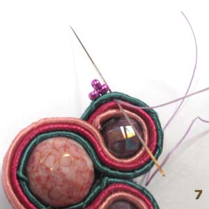 Ahora pasamos a embellecer el trabajo hecho con Delica y Miyuki