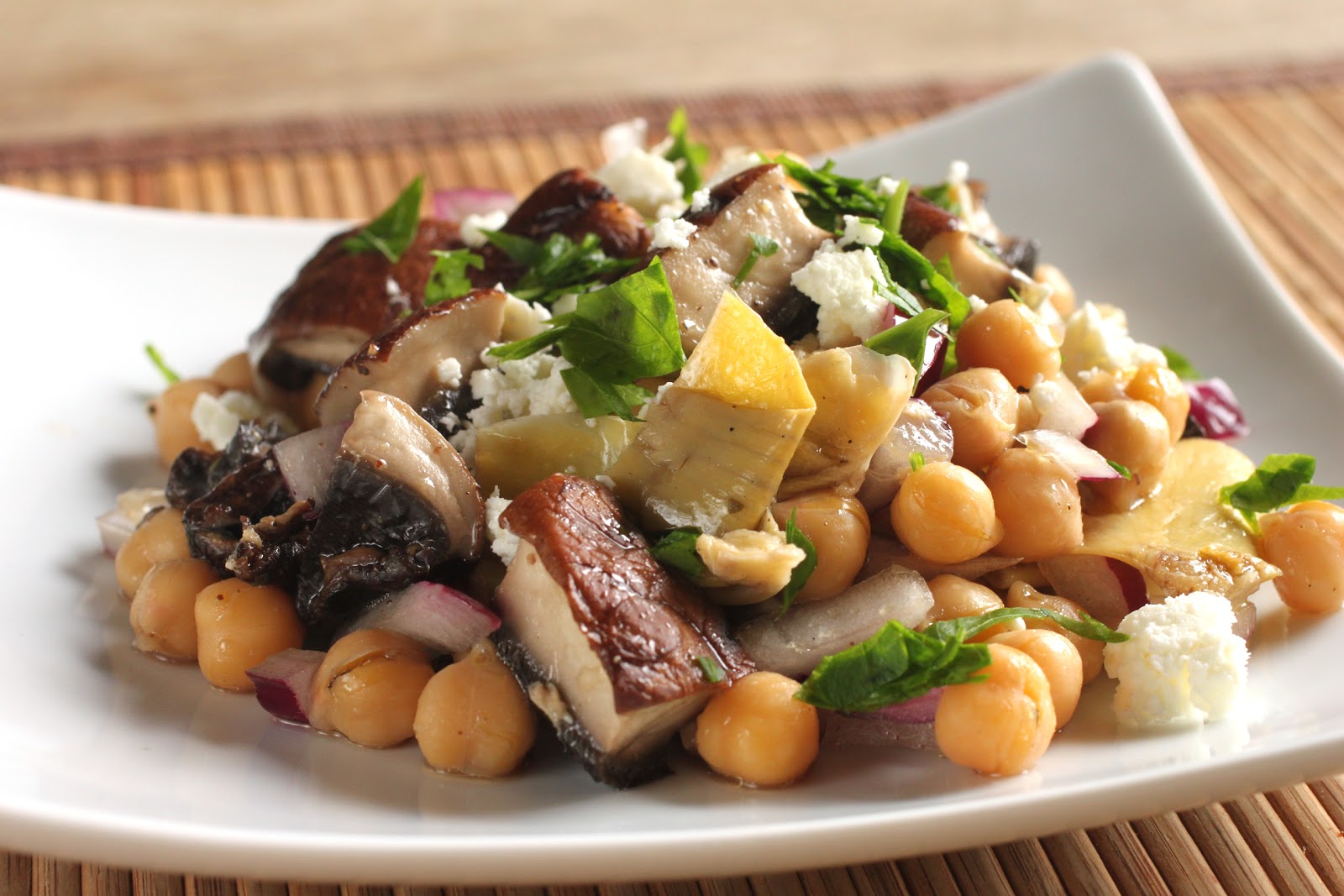 Chickpea salad with mushrooms and feta