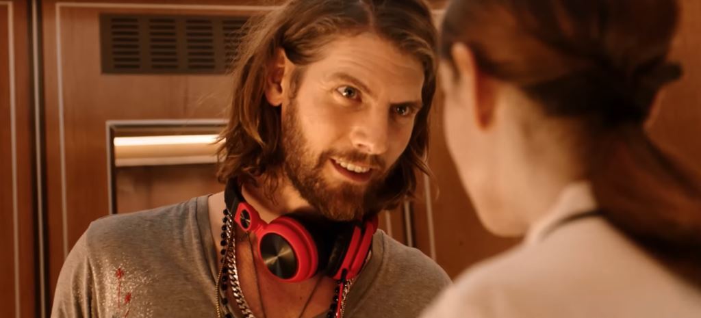 Pubblicità Coca Cola coppia in ascensore, DJ e ragazza: Modello e Modella chi sono?