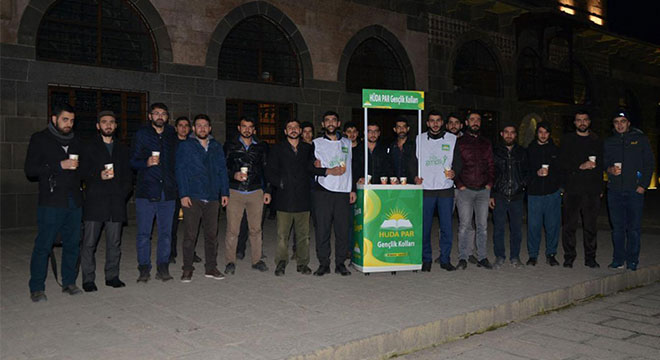 HÜDA PAR'lı gençler şehadet ayı temasıyla sabah namazında buluştu HÜDA PAR'lı gençler şehadet ayı temasıyla sabah namazında buluştu