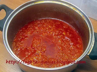 Χυλοπίτες (τουτουμάκια ή μανέστρα) με σάλτσα ντομάτας - από «Τα φαγητά της γιαγιάς»