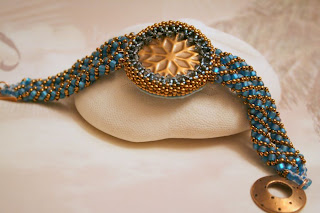 Holiday Bling Blog Hop: Christmas Treasures: bead weaving bracelet :: All Pretty Things