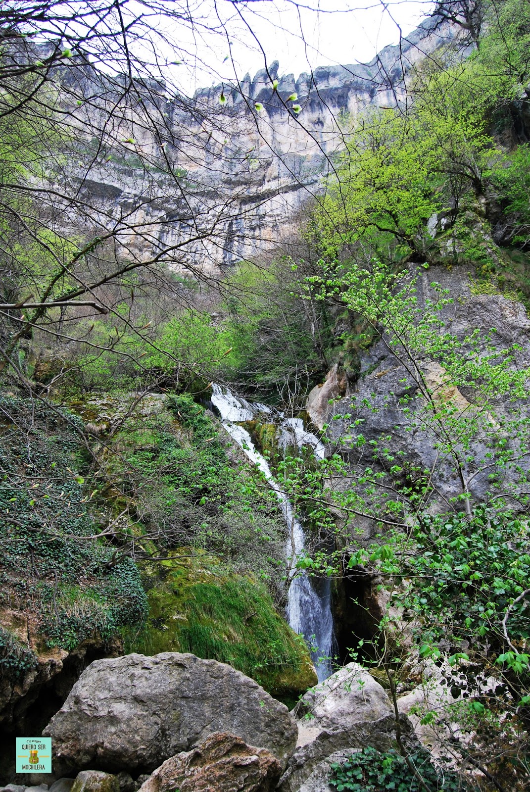 De Cascada En Cascada En El Nacedero Del Urederra Navarra De
