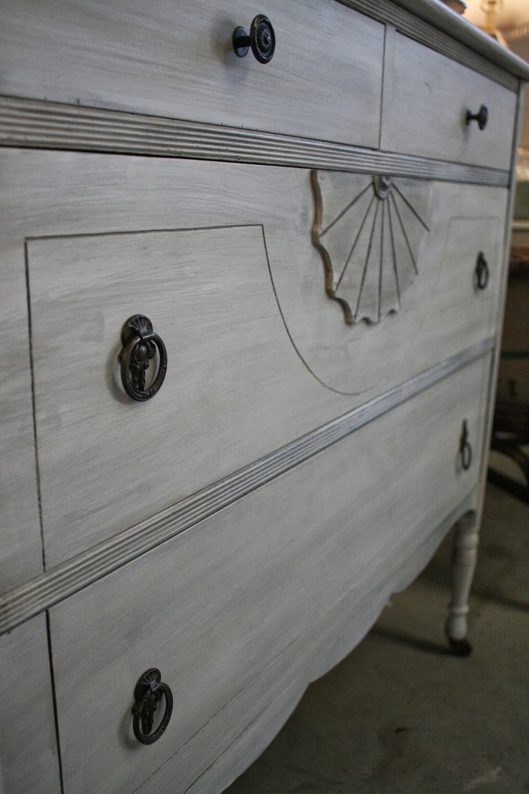 How to use Gold Gilding Wax and add chalk paint shading and blending to  French provincial dresser 
