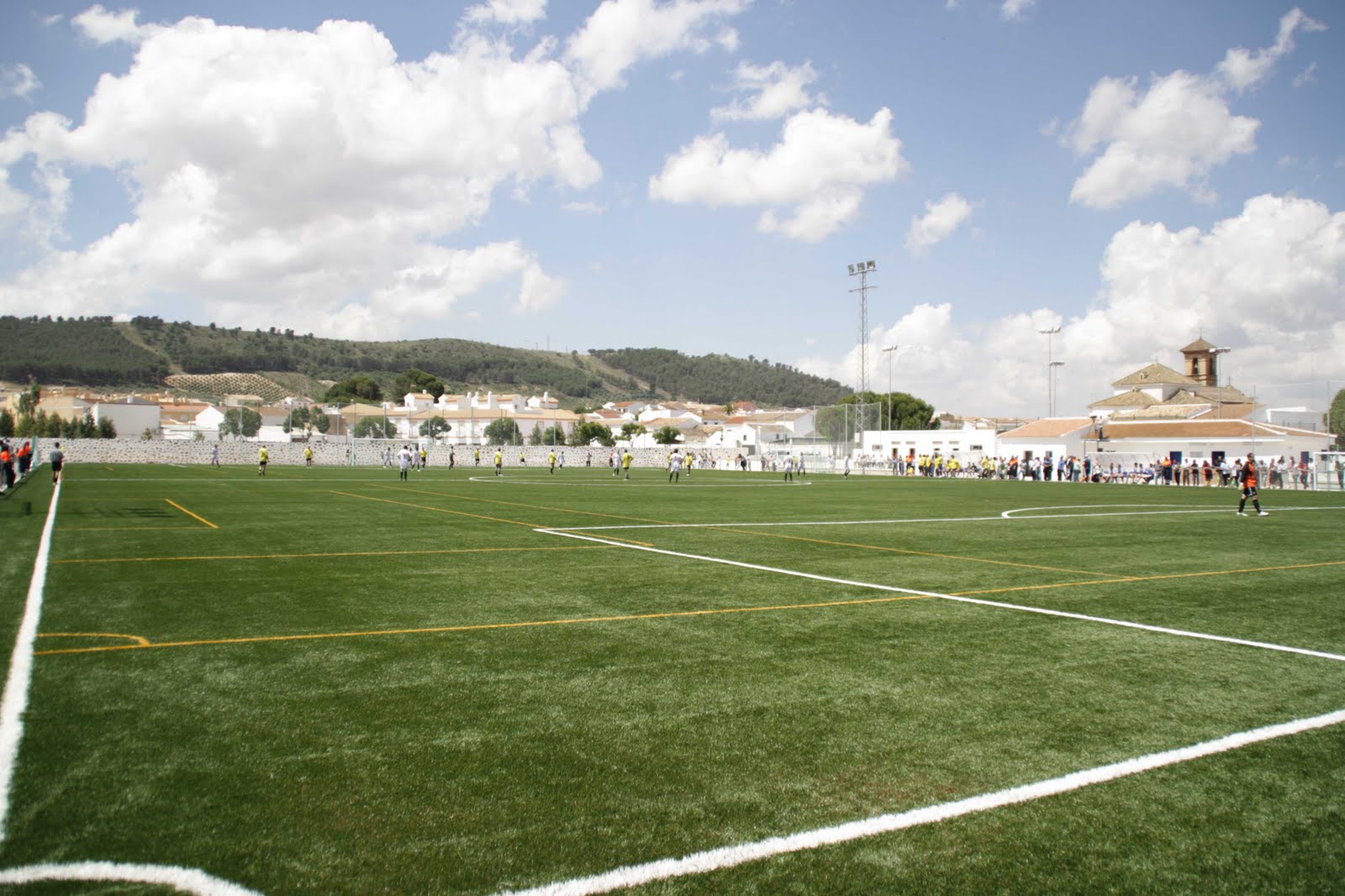 Noticias de Humilladero: El remodelado campo municipal de fútbol acoge