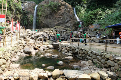 Curug Sibedug dengan debit kecil Curug Sibedug dengan debit kecil