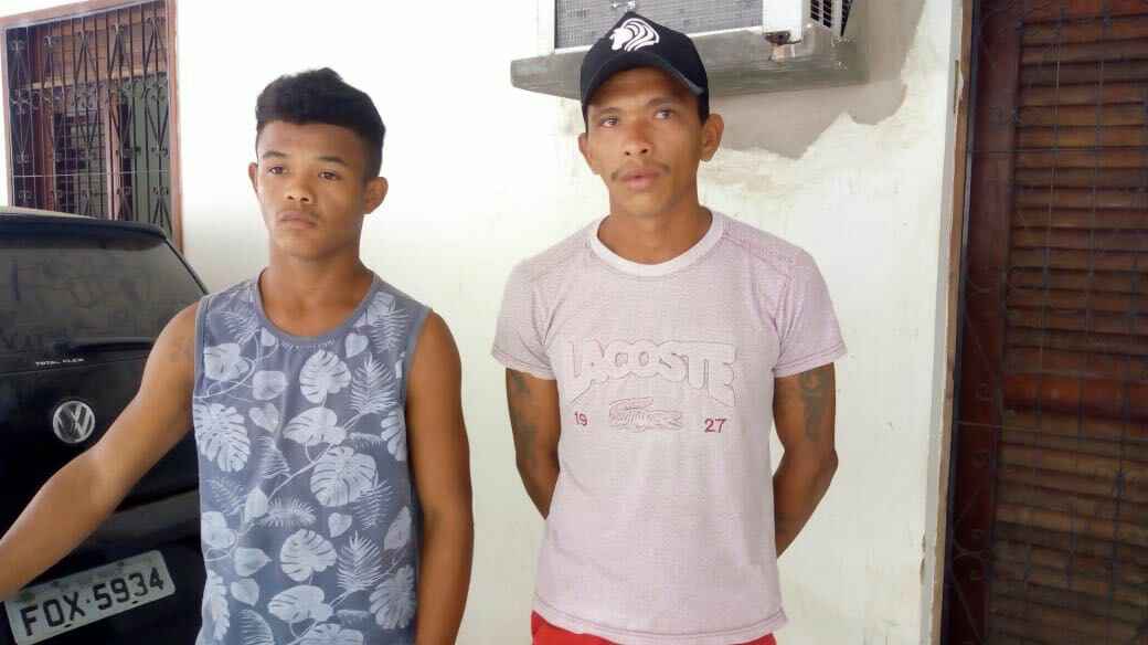 Bandidos procurados polícia entregam
