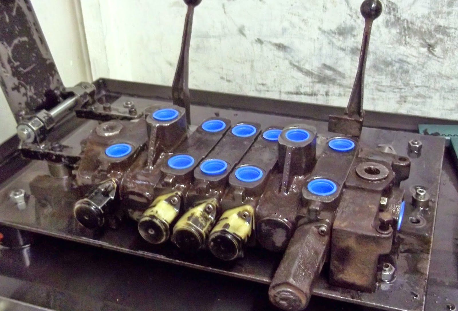 P & R Hydraulics Ltd Repairs Commercial spool valve DVA20 repair