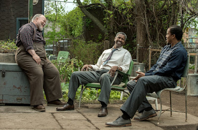 Denzel Washington, Stephen Henderson and Russell Hornsby in Fences (15)