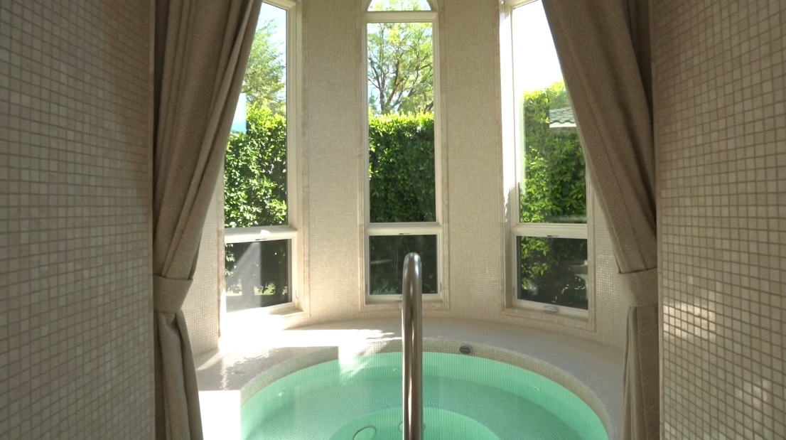Tour Coachella Valley, CA Luxury Classic Mansion vs. 19 Interior Design Photos