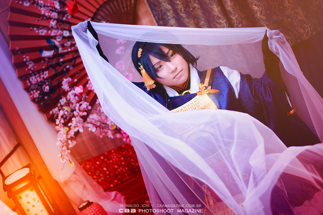 Photo shoot with the cosplayer Yukari and your Mikazuki Munechika cosplay costume from TOUKEN RANBU developed by Nitroplus and DMM Games . Photographer Ronaldo Ichi.