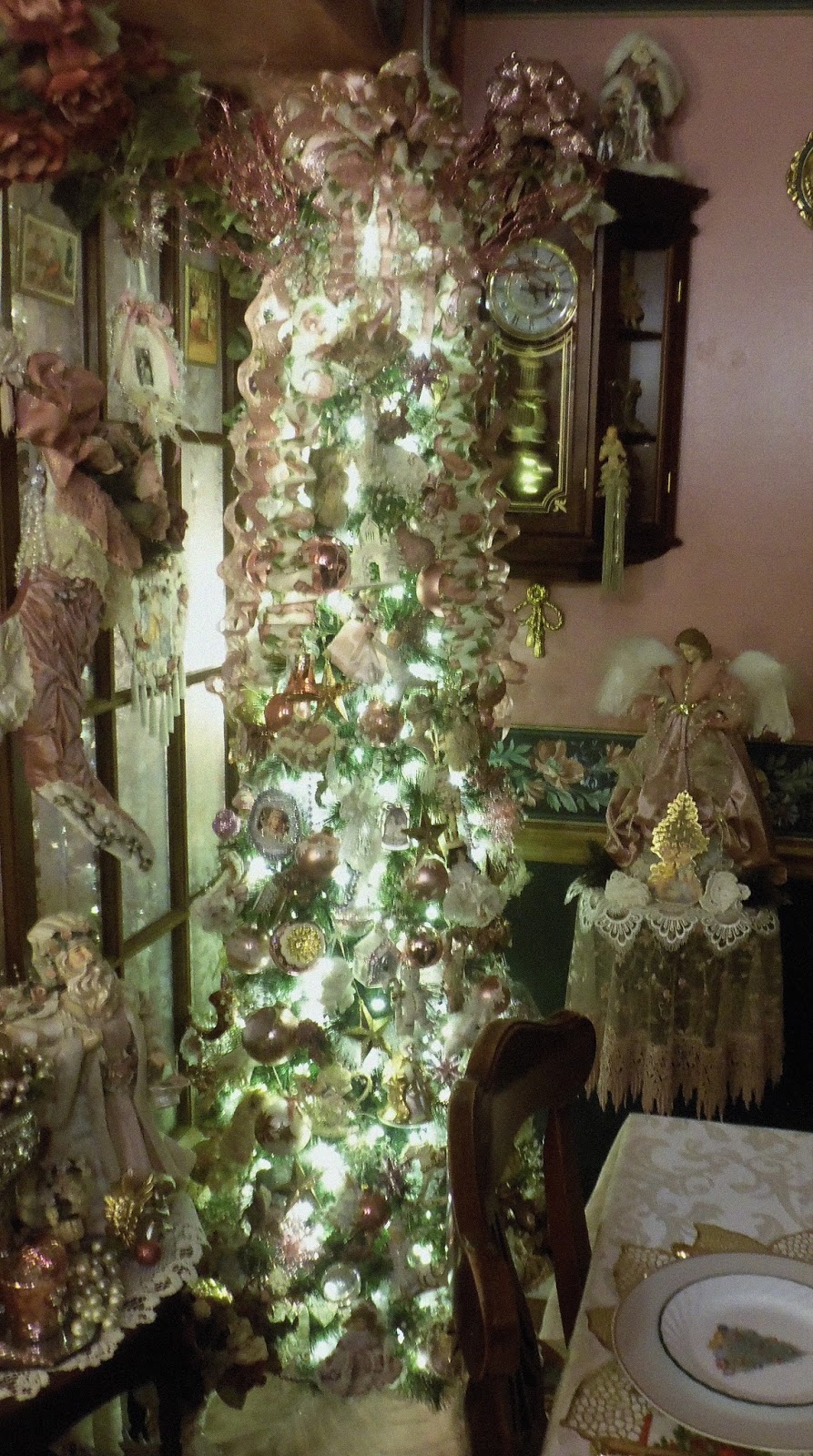 A DEBBIE-DABBLE CHRISTMAS: An Evening Tour of Our Home, Christmas, Home ...