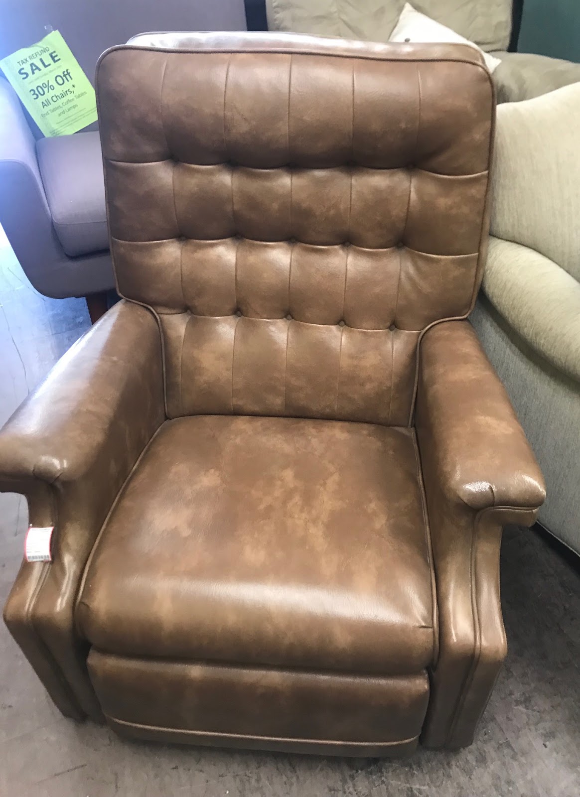 UHURU FURNITURE & COLLECTIBLES SOLD 26107 Stratolounger 34” Wide