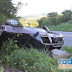 Carro capota na serra de Monte Horebe e motorista é retirado por populares