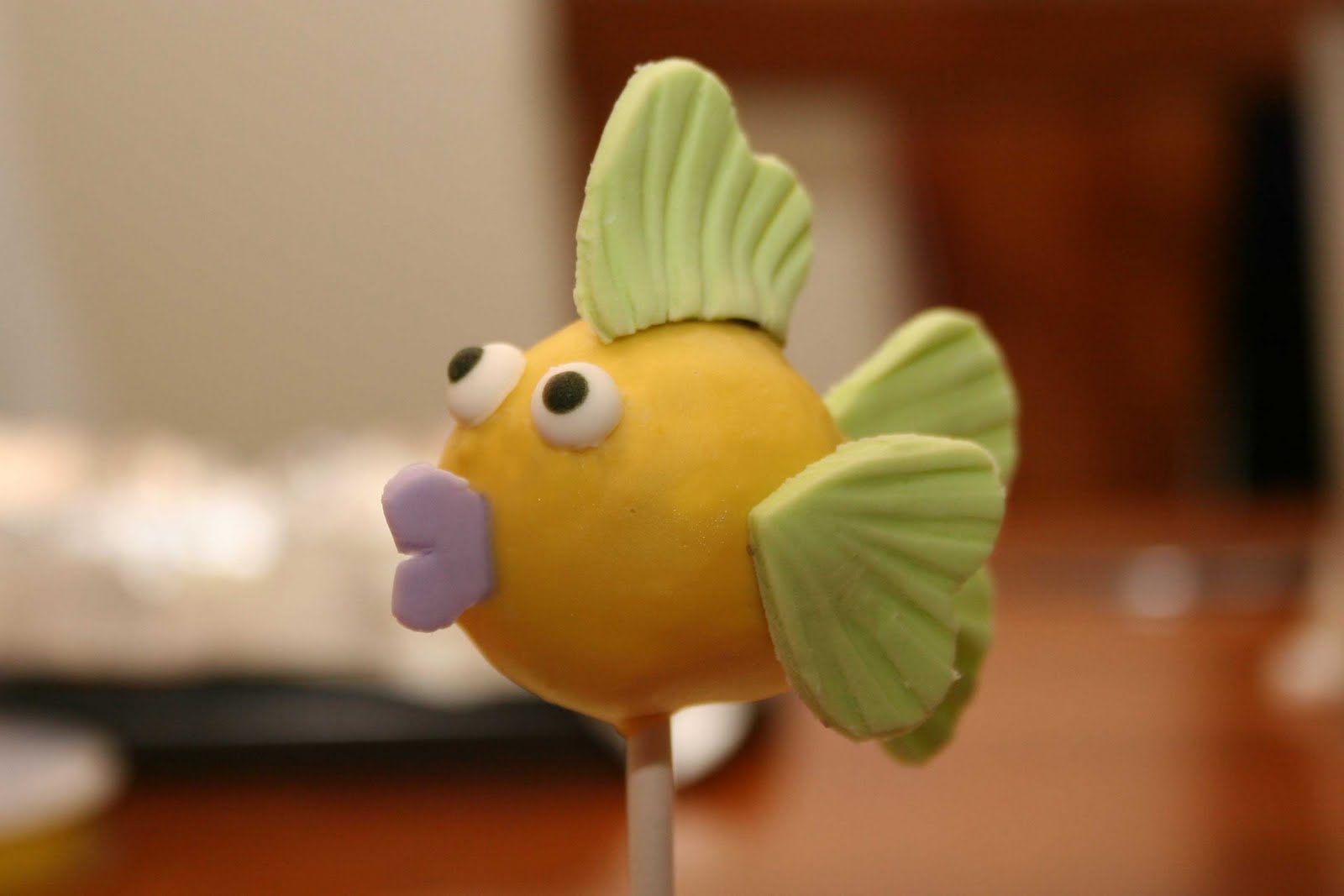 Cakes & Pops by Jenn Fish Cake Pop