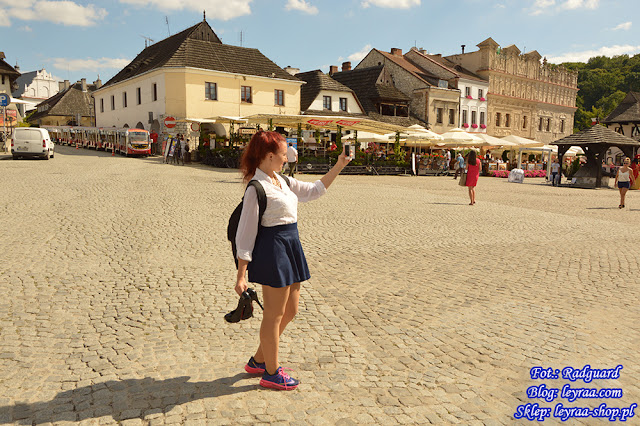 18.07.16 Biała koszula koronkowa, rozkloszowana jeansowa spódnica mini, czarne szpilki, naszyjnik łańcuch złoty, Kazimierz Dolny 18.07.16 Biała koszula koronkowa, rozkloszowana jeansowa spódnica mini, czarne szpilki, naszyjnik łańcuch złoty, Kazimierz Dolny