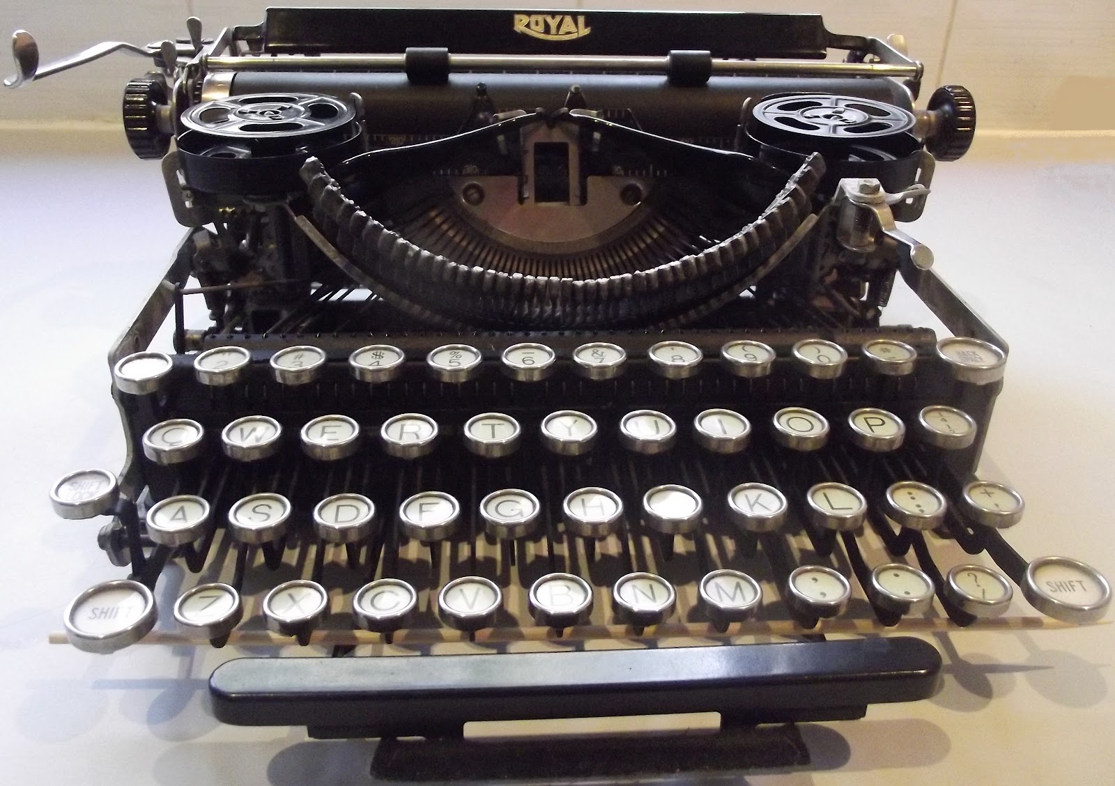 oz.Typewriter The First Royal Portable Typewriter 90 Years Ago Today