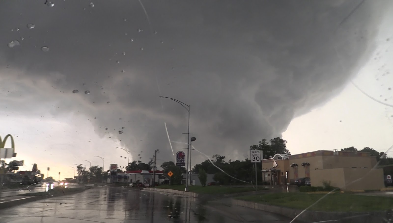 торнадо в техасе. Tornado city. смерчи и торнадо. бичеподобный смерч. 10 смерчей.