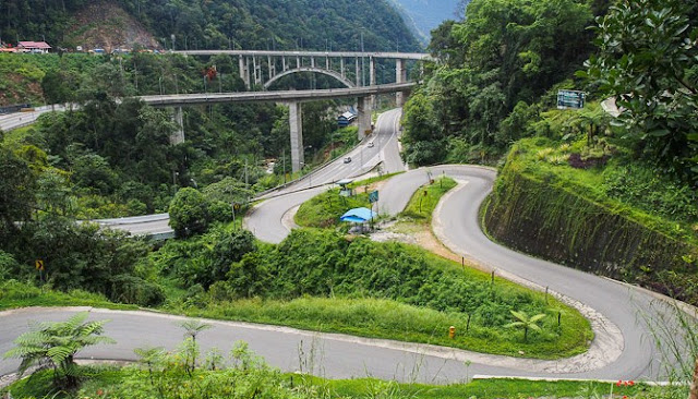 Inilah Enam Jalan Dengan Pemandangan Paling Indah Yang Ada Di Indonesia Inilah Enam Jalan Dengan Pemandangan Paling Indah Yang Ada Di Indonesia