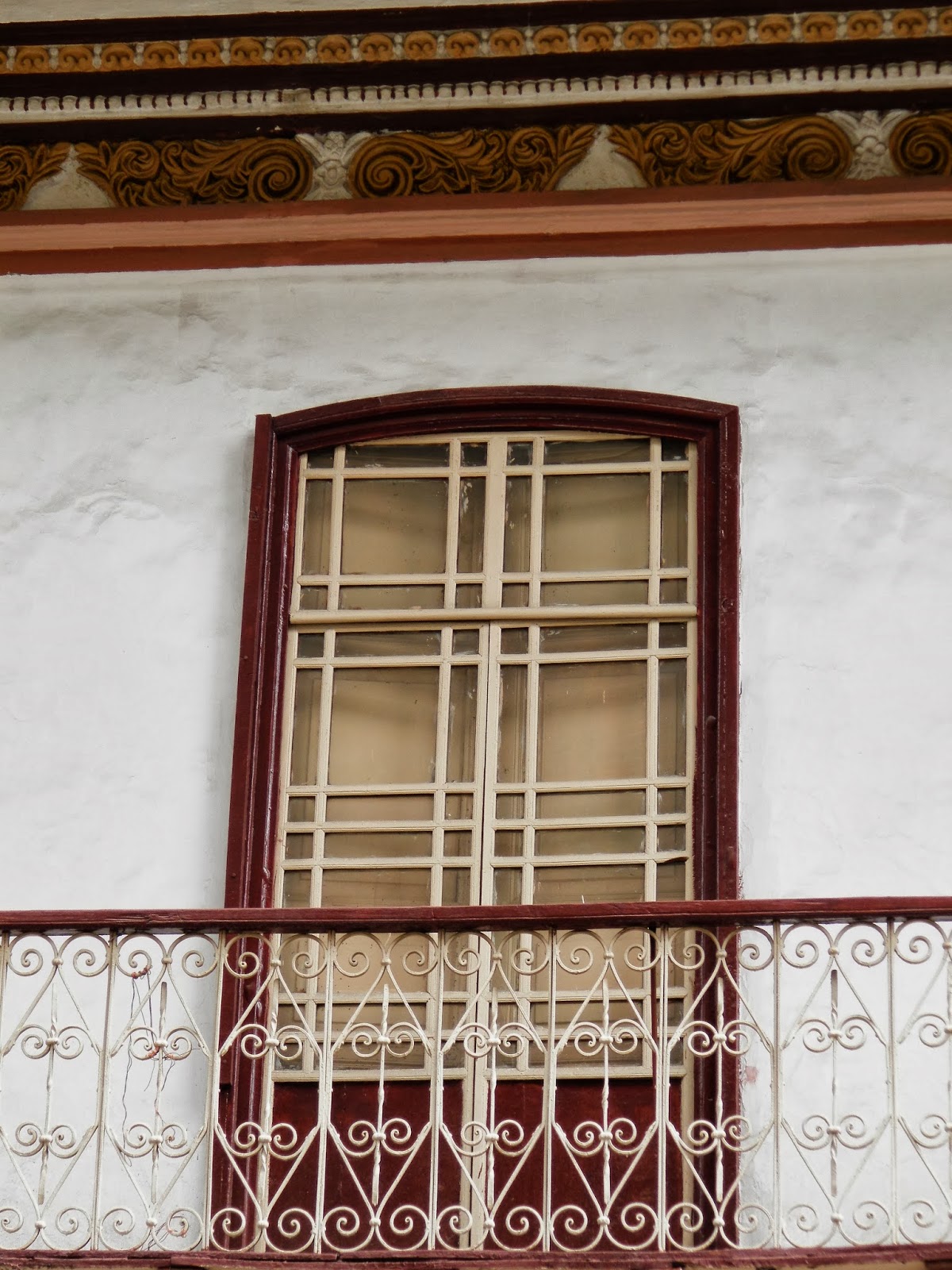 Odysseus Journal: Beautiful Doors & Windows Of Ecuador