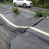 Asfalto em trecho da BR-101 cede e pista fica parcialmente interditada por conta das fortes chuvas, no sul da Bahia