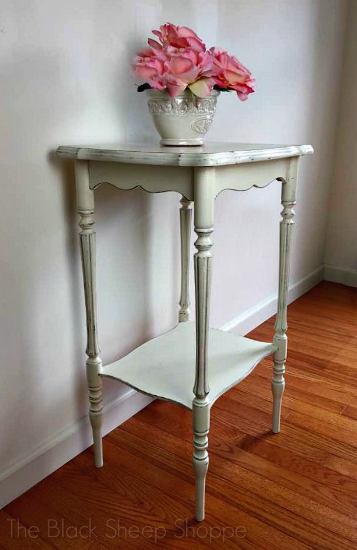 Side table painted in Old White (Annie Sloan Chalk Paint). Side table painted in Old White (Annie Sloan Chalk Paint).
