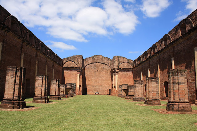 Visitar as ruínas jesuítas de TRINIDADE e JESUS em Encarnação | Paraguai