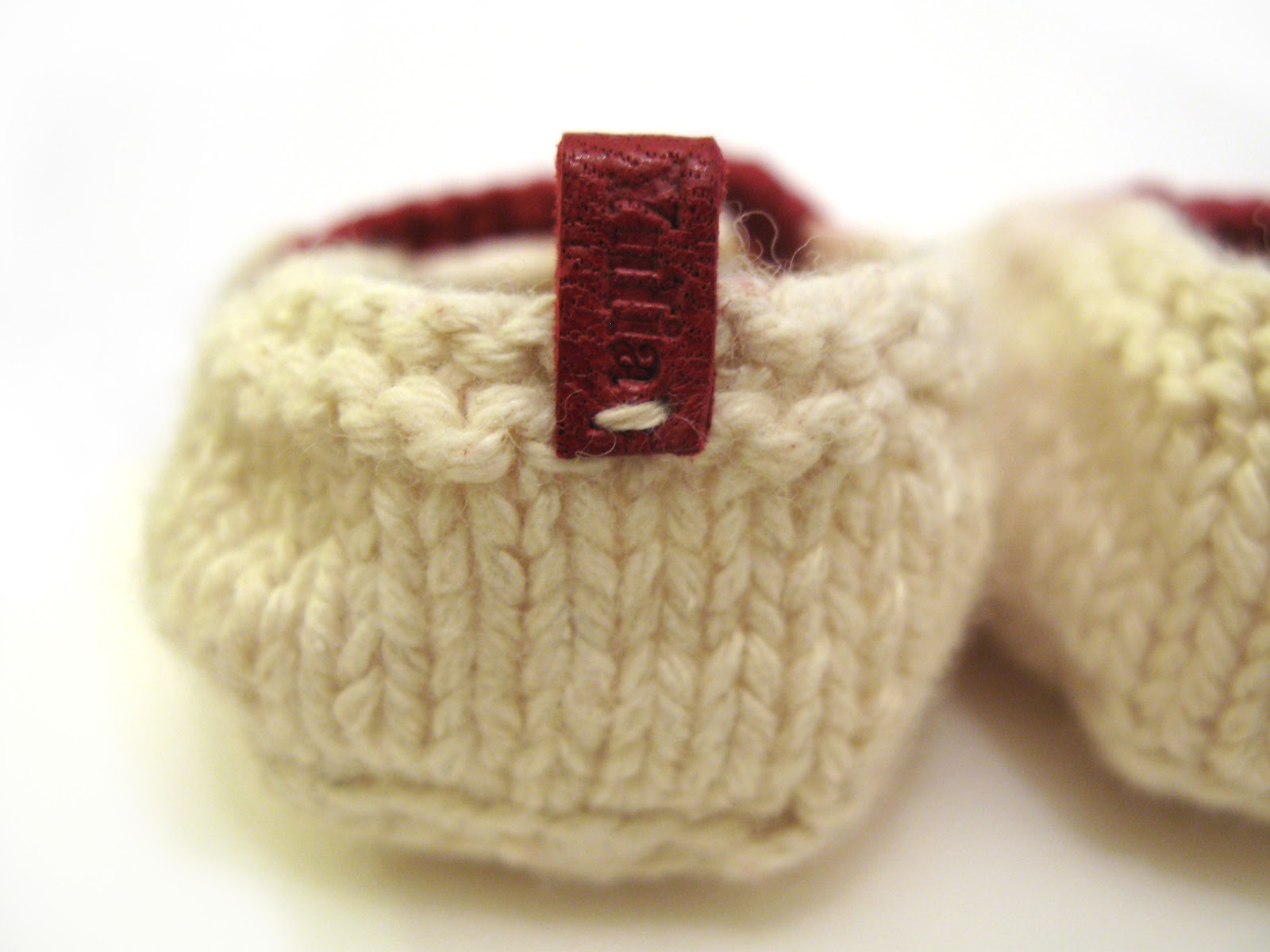 TIFFANY'S BLOG .notes.about.pixels.and.stitch. Knitted Baby Mary Jane