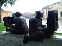Detall del grup escultòric de Jaume de Córdoba a la Plaça de l'Ajuntament de les Franqueses
