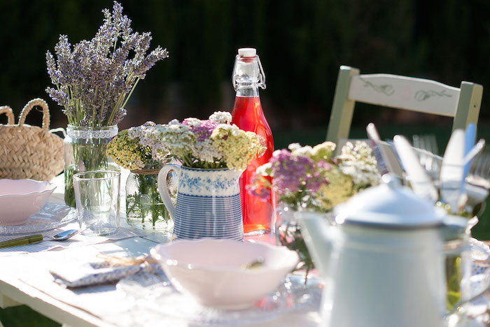 decorar mesa de verano inspirada en la provenza