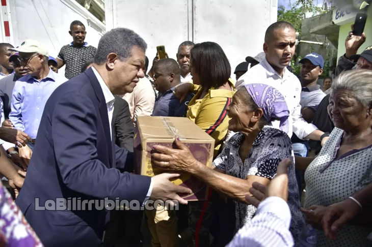 Impiden a Leonel utilizar pabellón del Centro Olímpico para entrega cajas navideñas Leonel Fernández