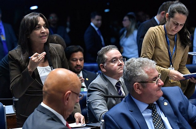Senado aprova proibição de casamento de menores de 16 anos Senado aprova proibição de casamento de menores de 16 anos
