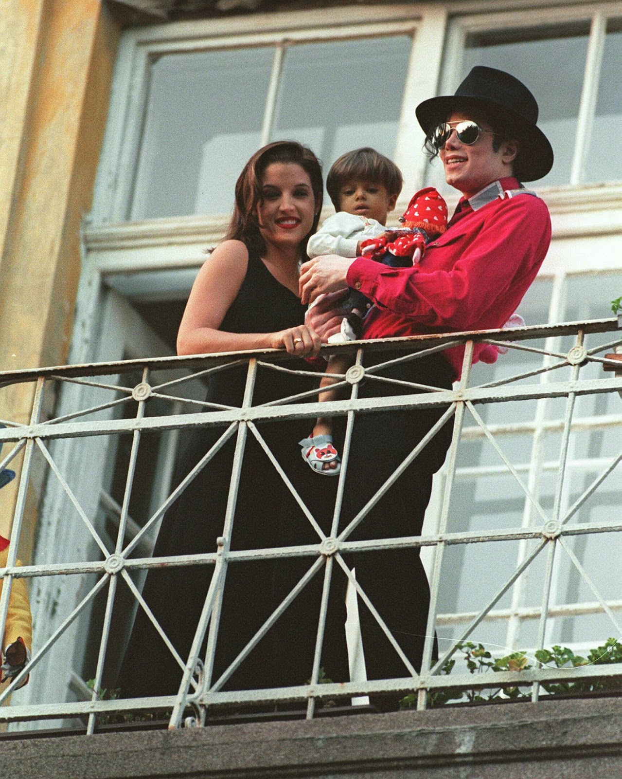 Лиза мария пресли и майкл джексон дет. Нельсон симпсоны хуманизация. Bart edna. Mikecrack r34. Bart edna.