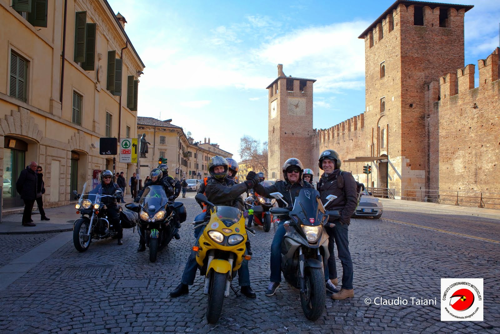 Un'immagine simbolica......di come intendiamo il Motociclismo noi.