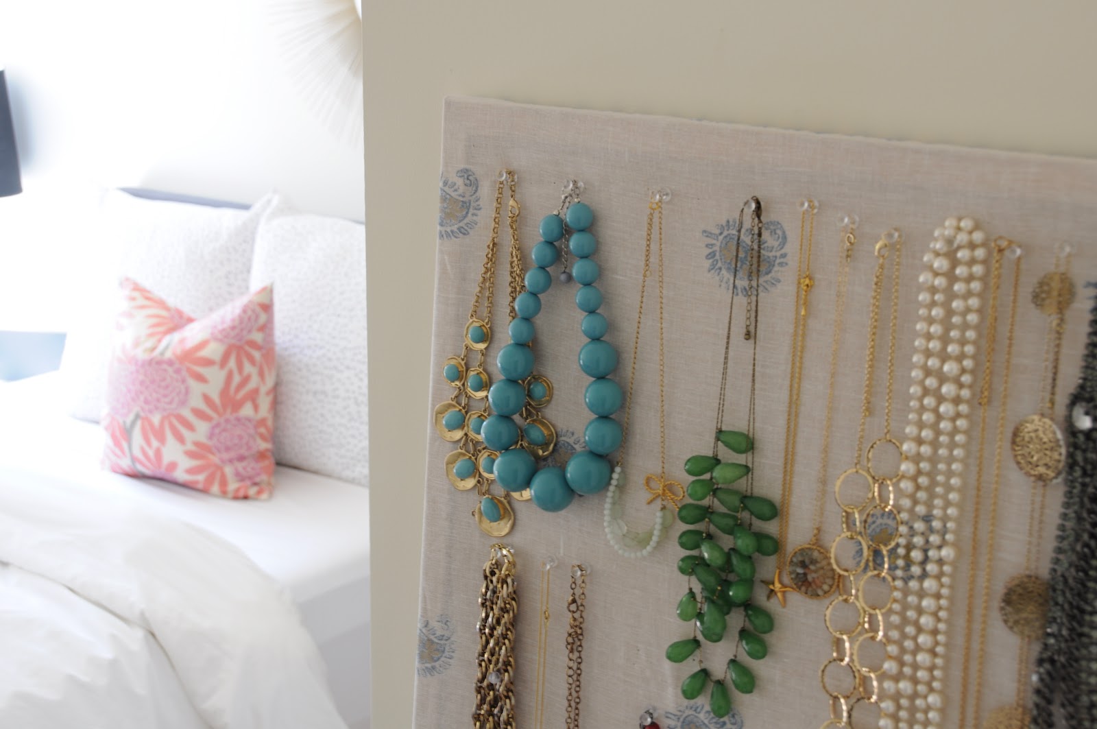 deliciously organized: DIY: Organize Necklaces on Cork-