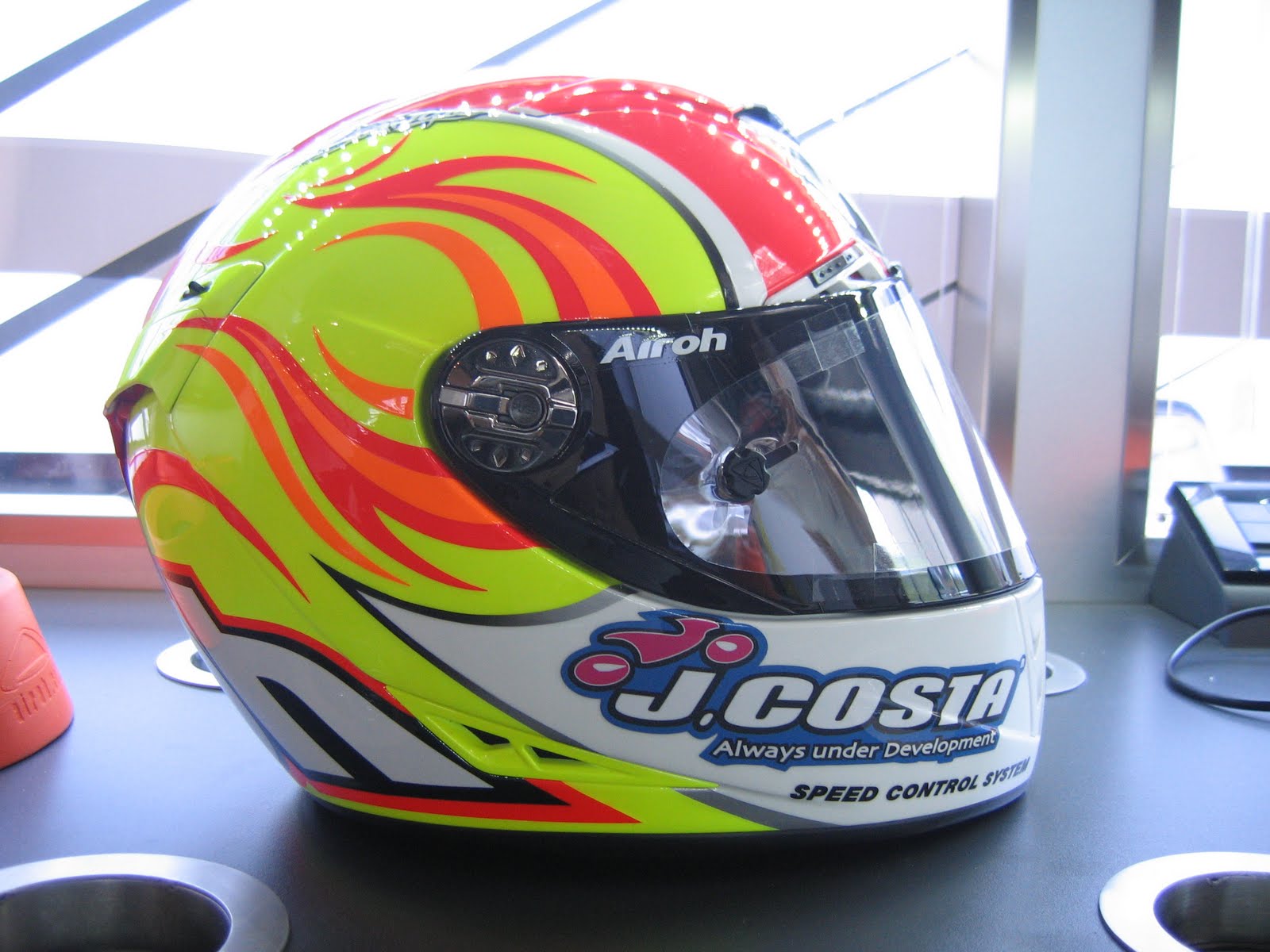 Racing Helmets Garage: Airoh GP @ Airoh Racing Service